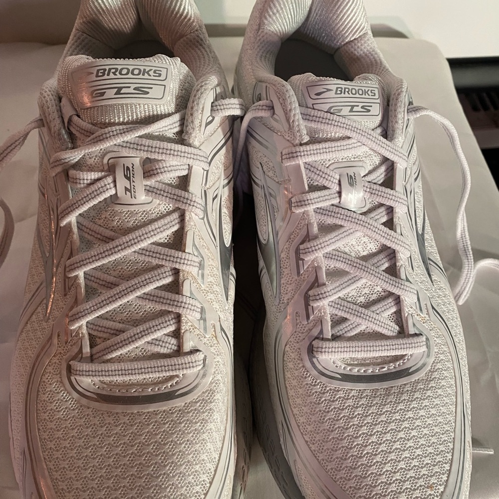 Brooks Adrenaline GTS 16 Women’s 10 New in box - Picture 5 of 7